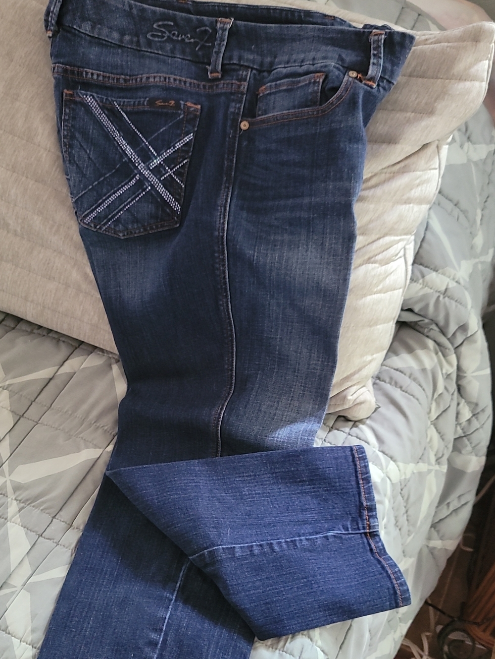 Seven7 Women's Dark Wash  Indigo Straight Cut Jeans with Embroidered Pocket
